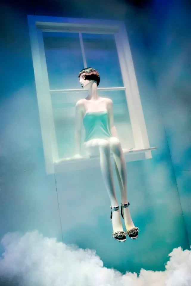 best-window-displays_harrods_2014_fall_shoe-heaven_the-silver-lining_09